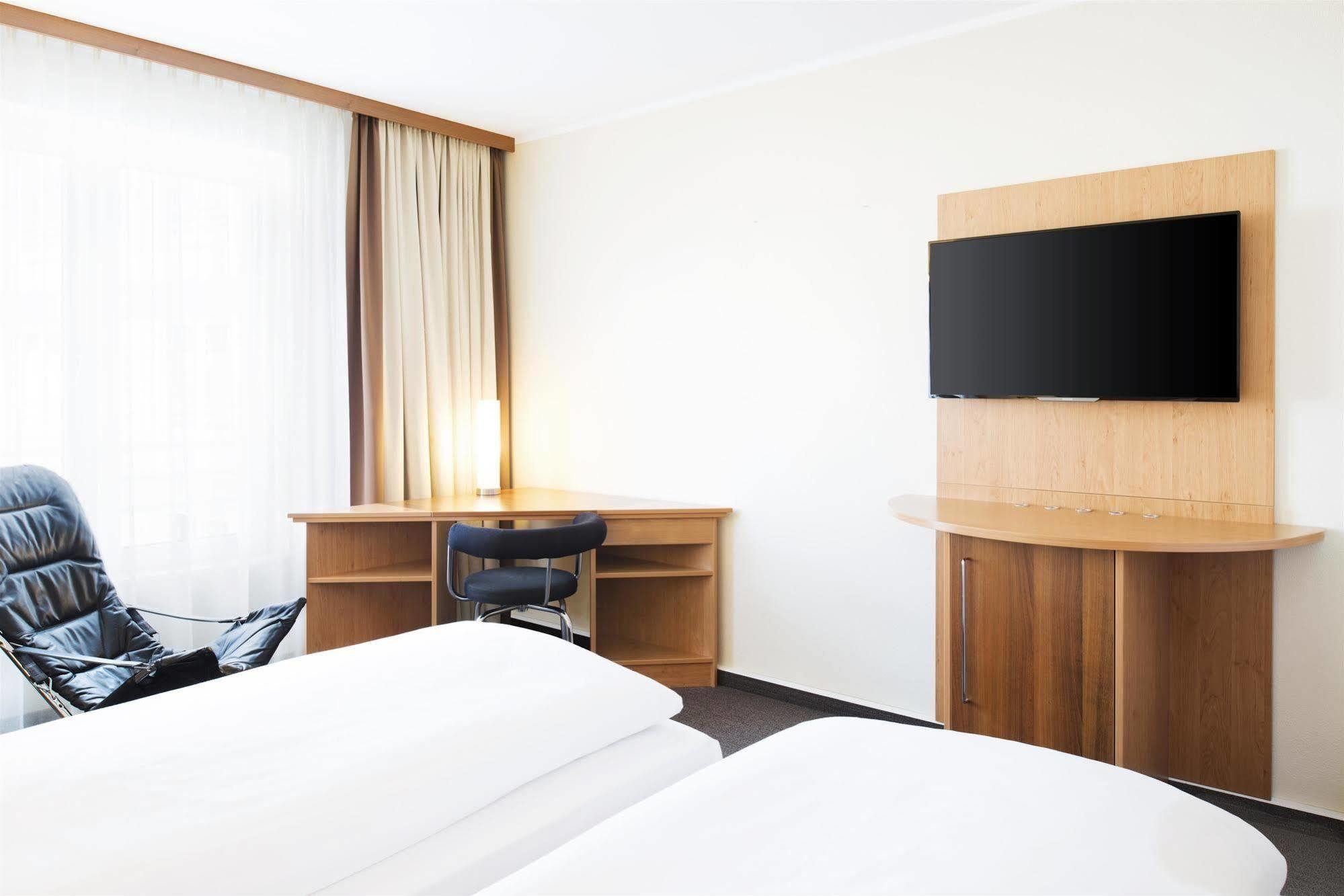 Nh Berlin Potsdam Conference Center Hotel ไคลน์มัคโนว ภายนอก รูปภาพ