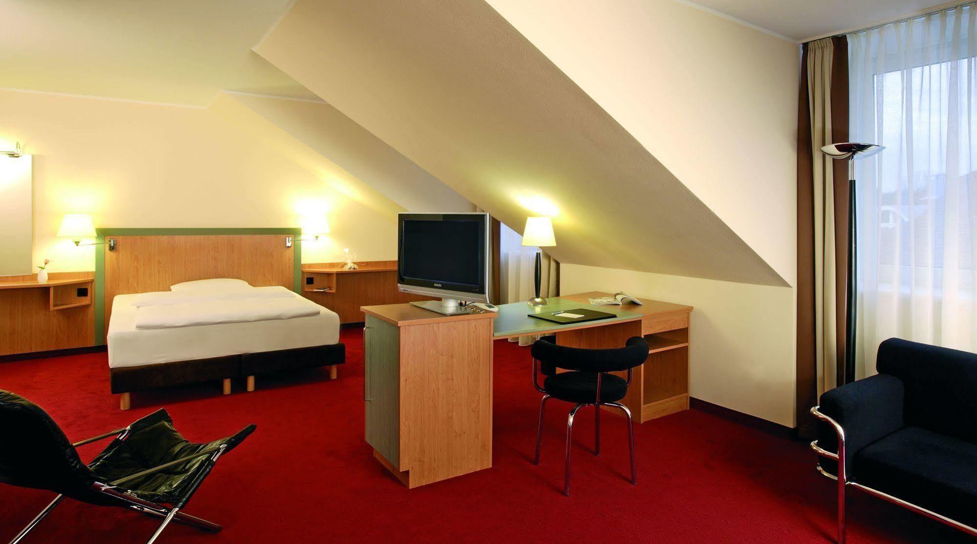 Nh Berlin Potsdam Conference Center Hotel ไคลน์มัคโนว ภายนอก รูปภาพ
