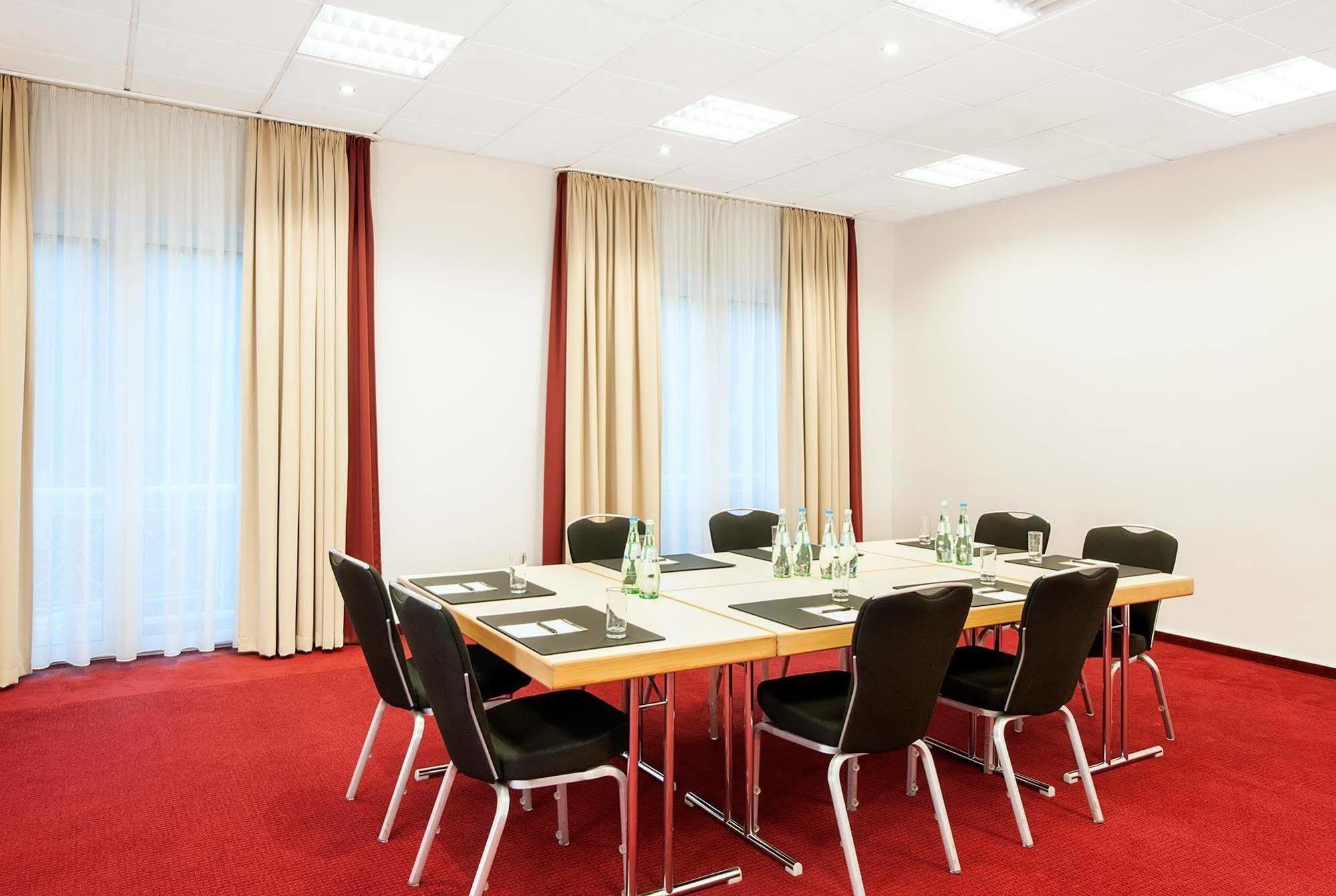 Nh Berlin Potsdam Conference Center Hotel ไคลน์มัคโนว ภายนอก รูปภาพ
