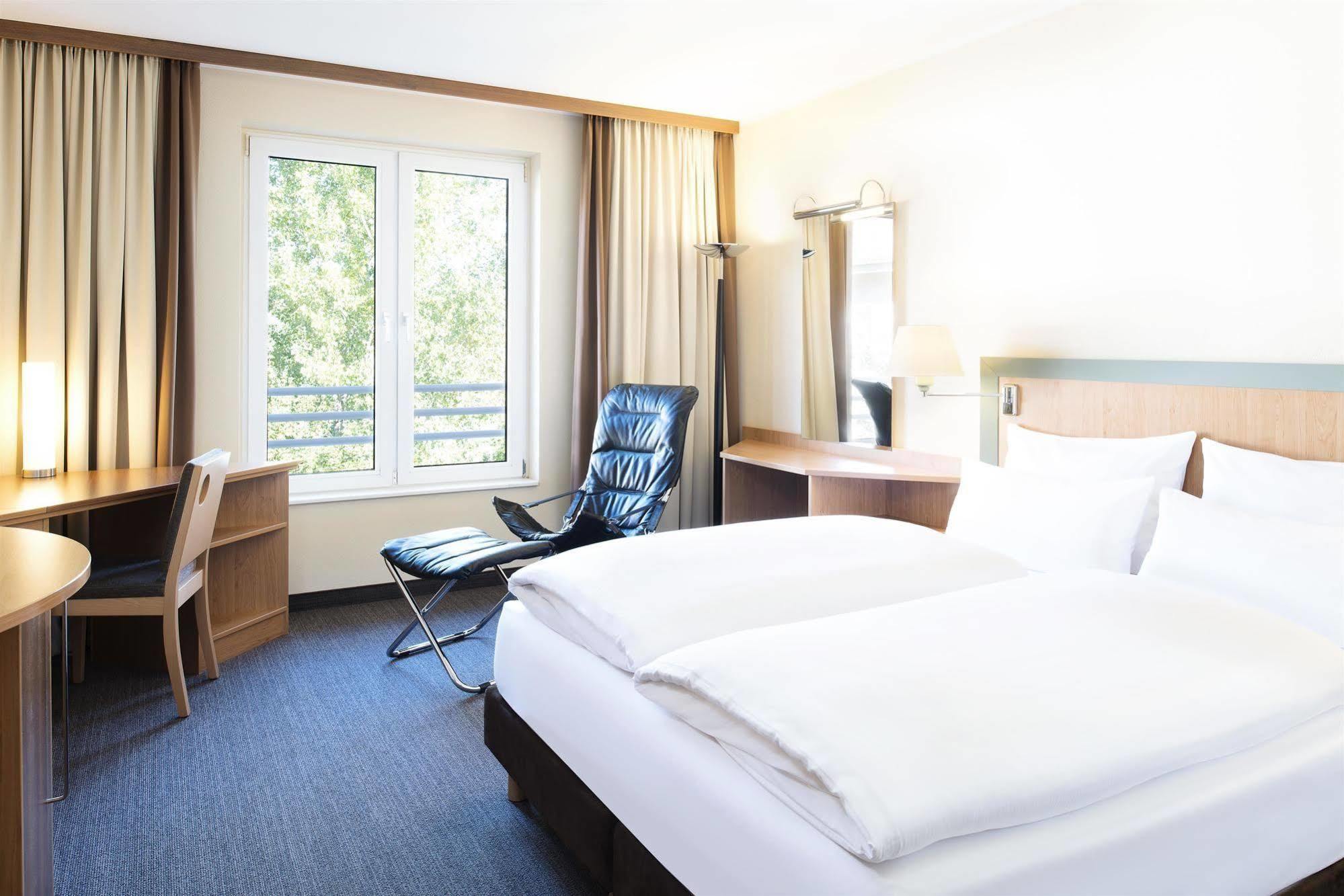Nh Berlin Potsdam Conference Center Hotel ไคลน์มัคโนว ภายนอก รูปภาพ
